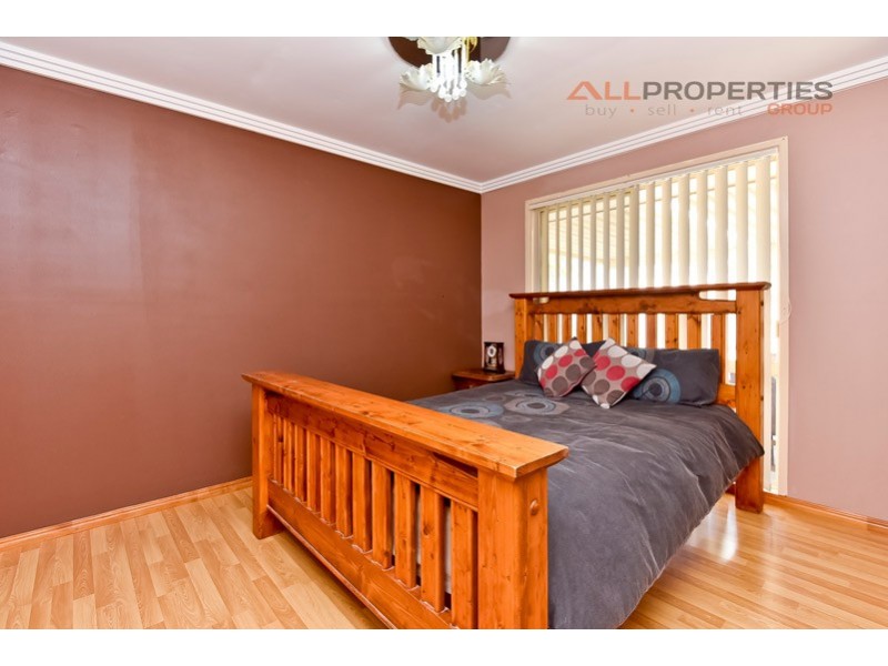 4 RED ASH COURT, Regents Park QLD 4118