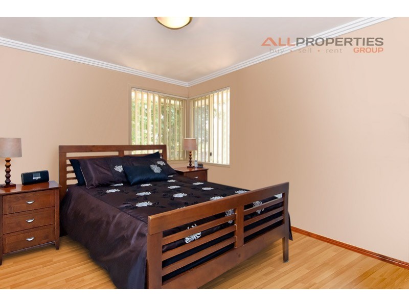 4 RED ASH COURT, Regents Park QLD 4118