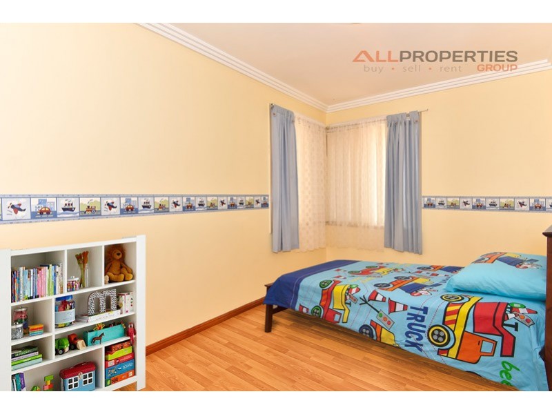 4 RED ASH COURT, Regents Park QLD 4118