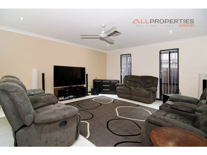 27 Sandalwood Street, Heathwood QLD 4110