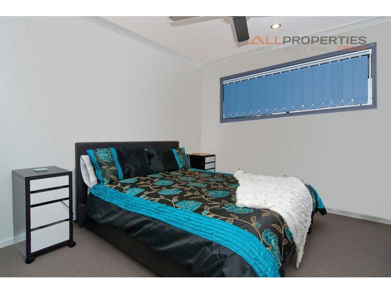 27 Sandalwood Street, Heathwood QLD 4110