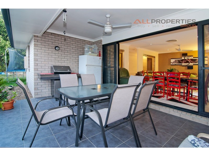 27 Sandalwood Street, Heathwood QLD 4110