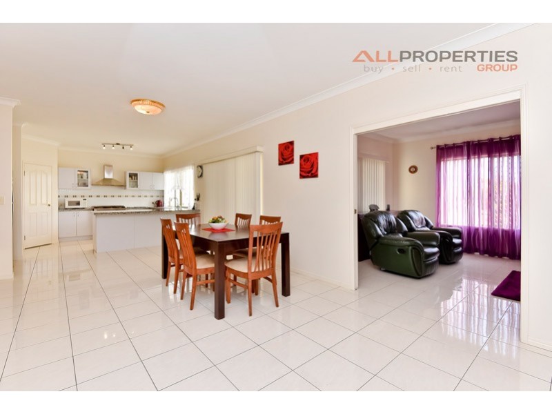 5 PAUL DRIVE, Regents Park QLD 4118