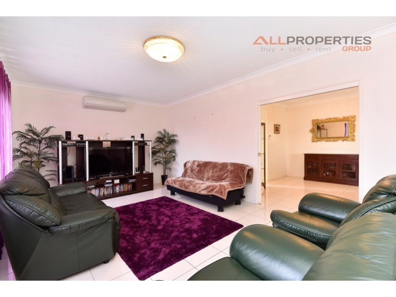 5 PAUL DRIVE, Regents Park QLD 4118