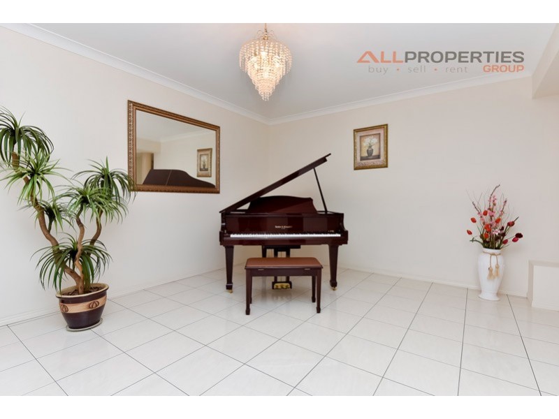 5 PAUL DRIVE, Regents Park QLD 4118