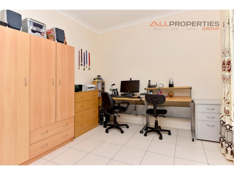 5 PAUL DRIVE, Regents Park QLD 4118