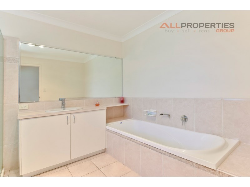 5 PAUL DRIVE, Regents Park QLD 4118