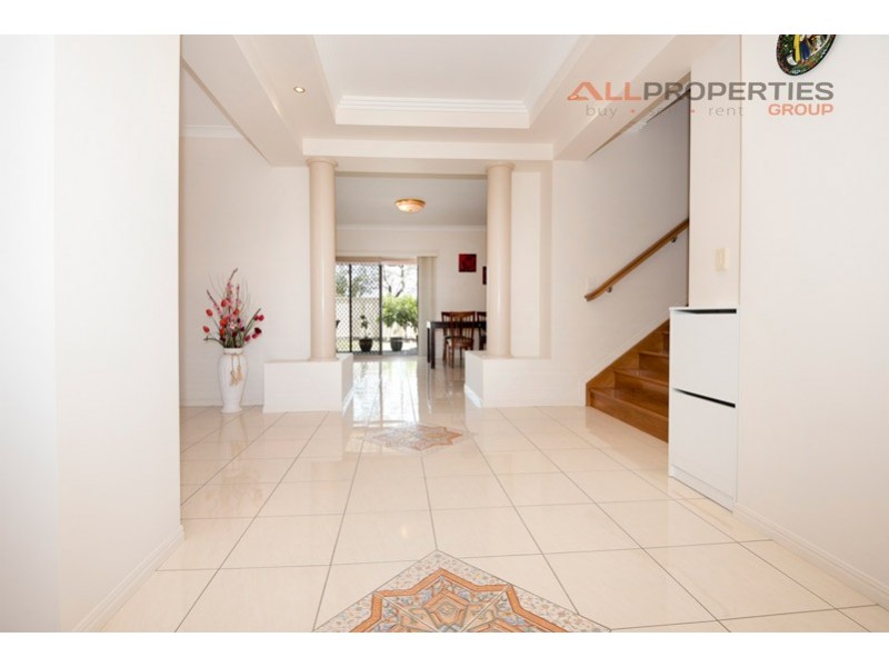 5 PAUL DRIVE, Regents Park QLD 4118