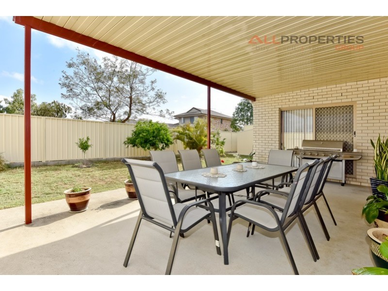 5 PAUL DRIVE, Regents Park QLD 4118