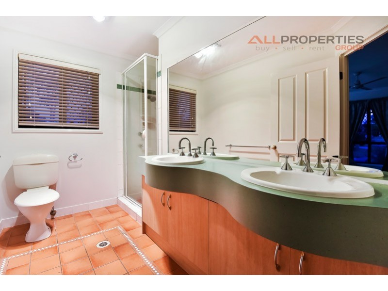 10 Landsborough Place, Forest Lake QLD 4078