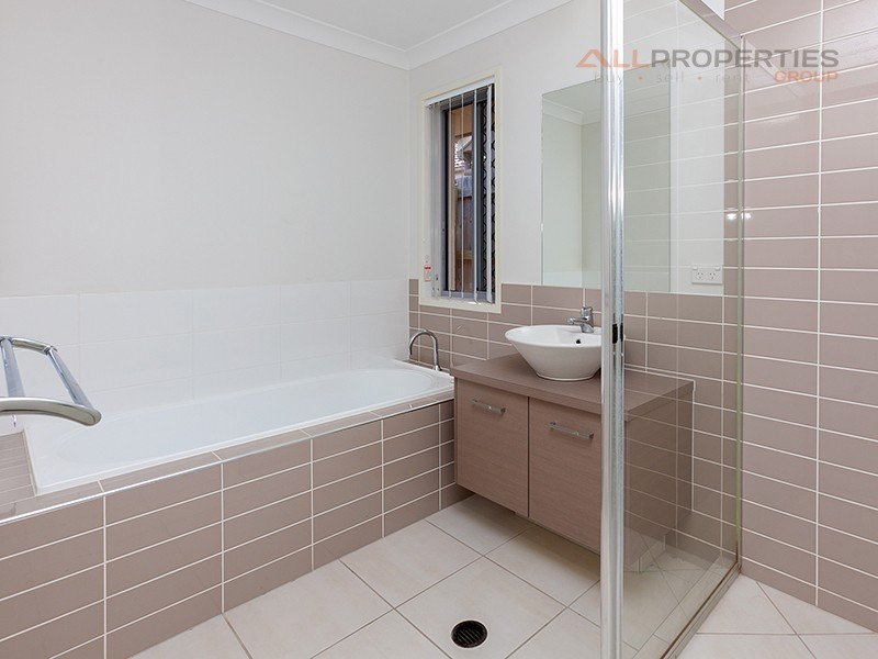 23 Acacia Street, Heathwood QLD 4110