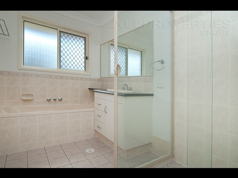 13 Harrison Cr, Forest Lake QLD 4078