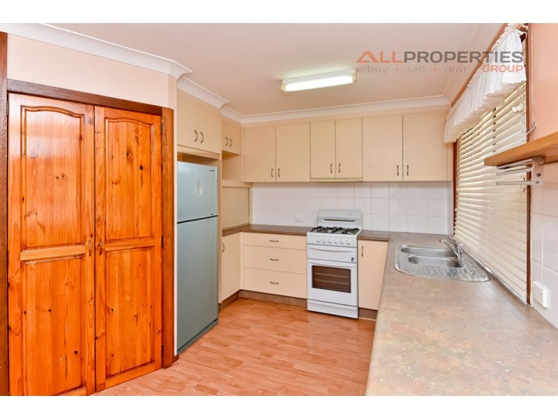 4 Bushland Drive, Regents Park QLD 4118