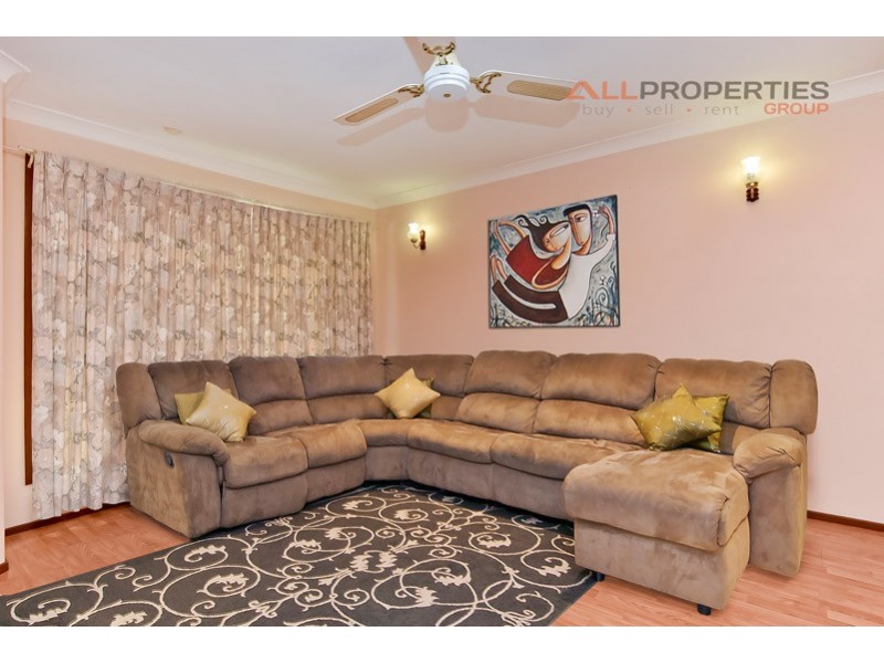 4 Bushland Drive, Regents Park QLD 4118