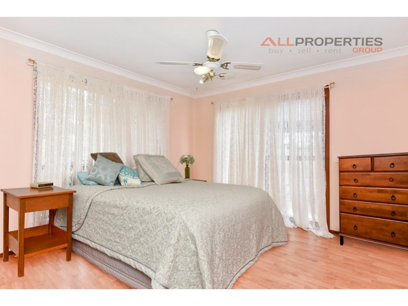 4 Bushland Drive, Regents Park QLD 4118