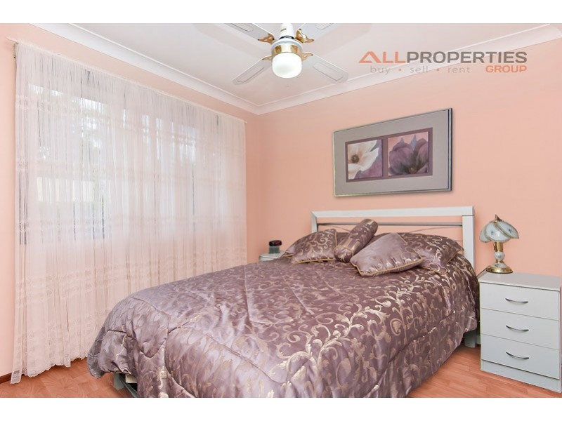 4 Bushland Drive, Regents Park QLD 4118