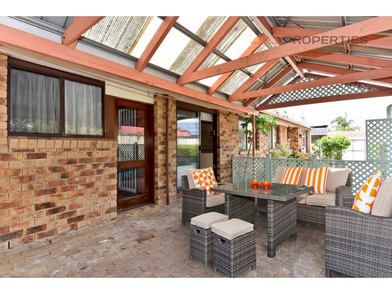 4 Bushland Drive, Regents Park QLD 4118