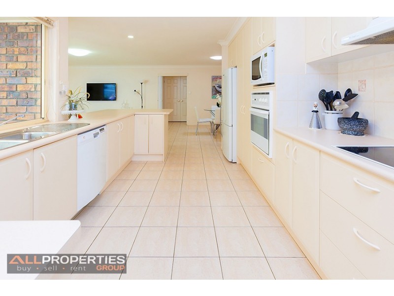 96 Ontario Cres, Parkinson QLD 4115