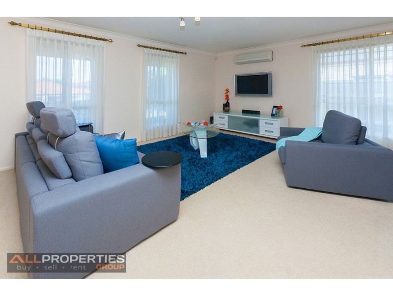 96 Ontario Cres, Parkinson QLD 4115