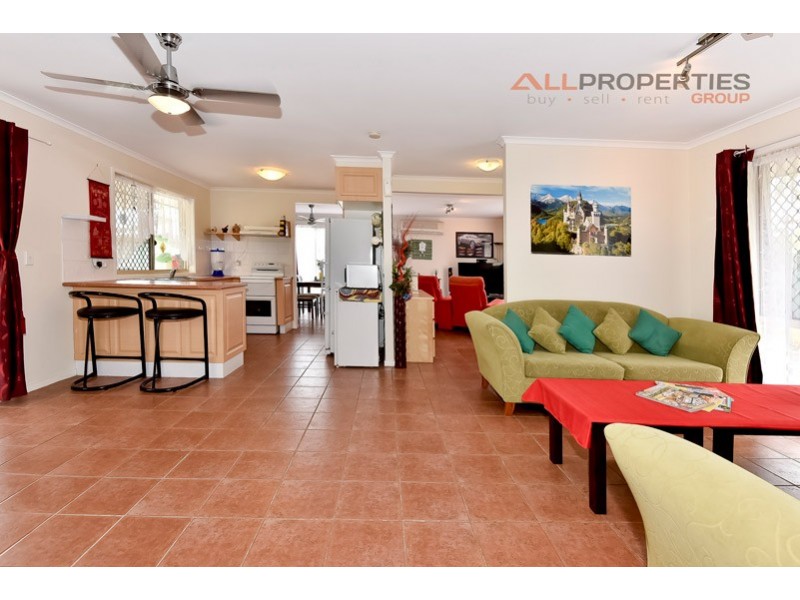 110 BOTTLEBRUSH DRIVE, Regents Park QLD 4118