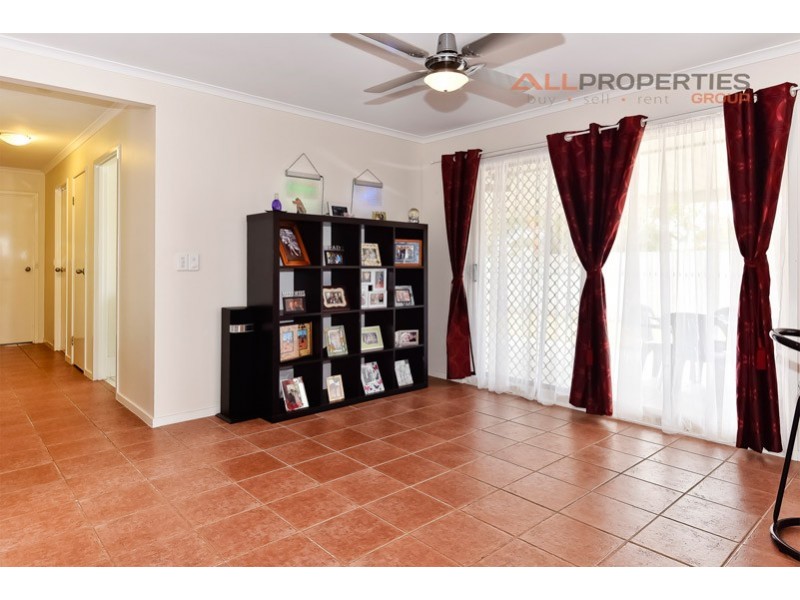 110 BOTTLEBRUSH DRIVE, Regents Park QLD 4118