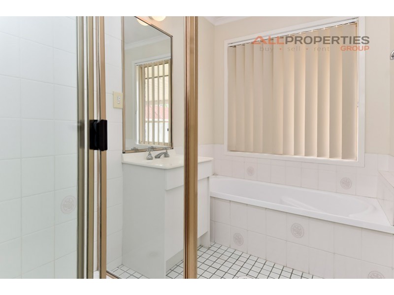 110 BOTTLEBRUSH DRIVE, Regents Park QLD 4118