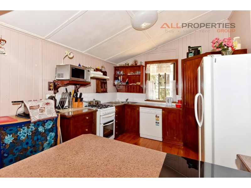 13 Stuart Street, Eastern Heights QLD 4305