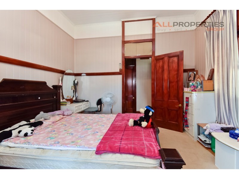 13 Stuart Street, Eastern Heights QLD 4305