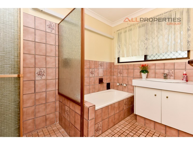 9 PAVON STREET, Regents Park QLD 4118