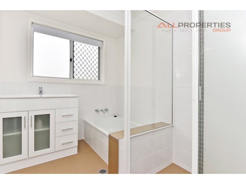 12 REGENCY DRIVE, Regents Park QLD 4118