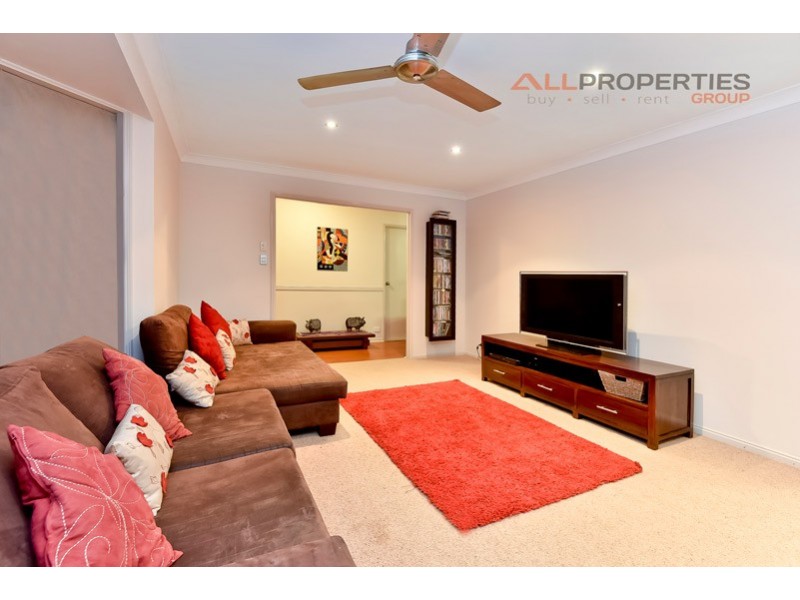 1 OLIVIA CT, Regents Park QLD 4118