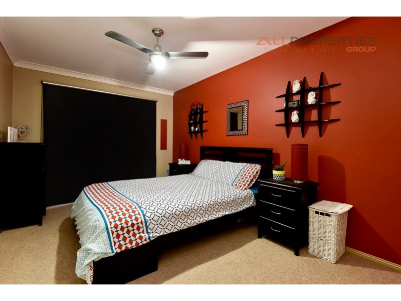 1 OLIVIA CT, Regents Park QLD 4118