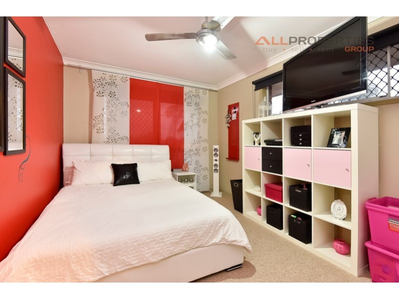 1 OLIVIA CT, Regents Park QLD 4118