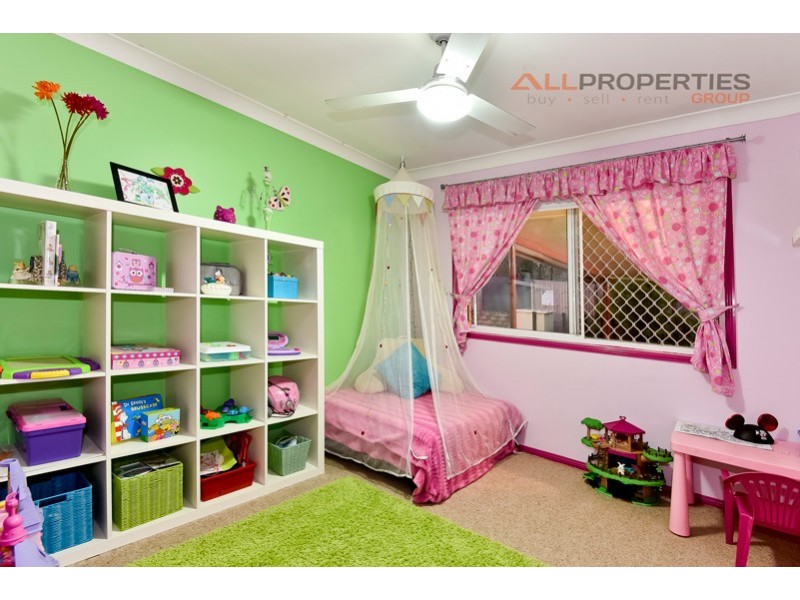 1 OLIVIA CT, Regents Park QLD 4118