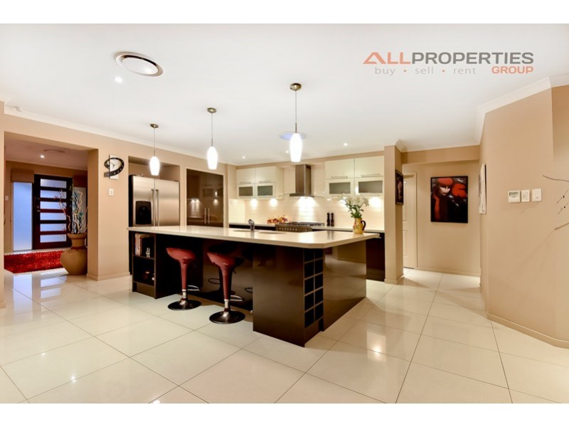 8 Honeywood Ct, Springfield QLD 4300