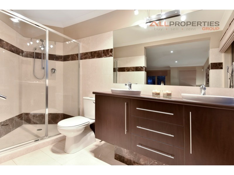 8 Honeywood Ct, Springfield QLD 4300