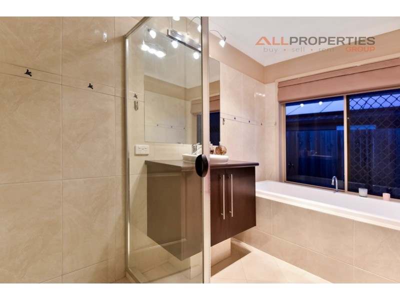 8 Honeywood Ct, Springfield QLD 4300