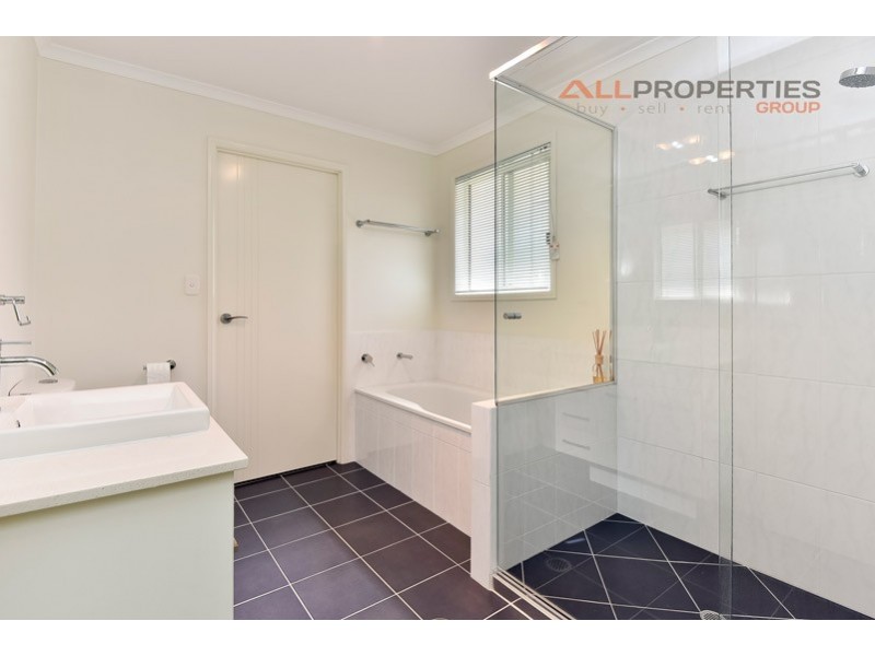 27 Anesbury St, Doolandella QLD 4077