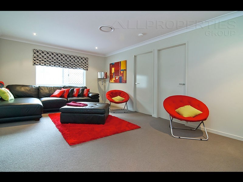 63 Juniper Street, Heathwood QLD 4110