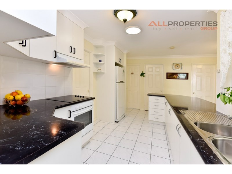 57 Conifer Street, Hillcrest QLD 4118