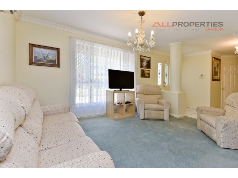 57 Conifer Street, Hillcrest QLD 4118