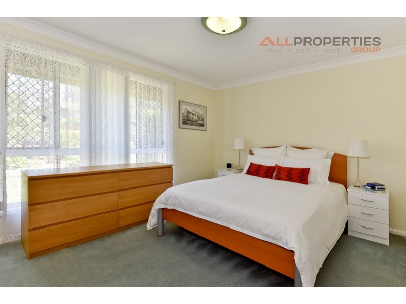 57 Conifer Street, Hillcrest QLD 4118