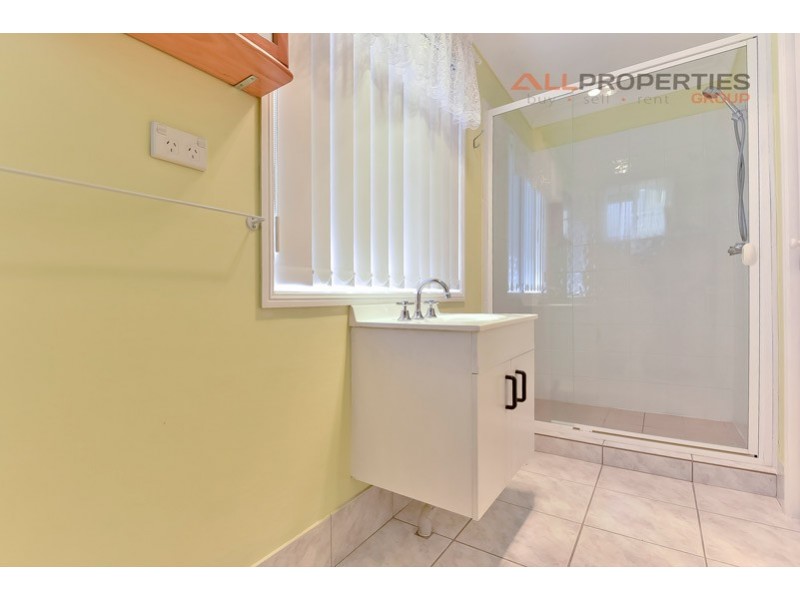 57 Conifer Street, Hillcrest QLD 4118