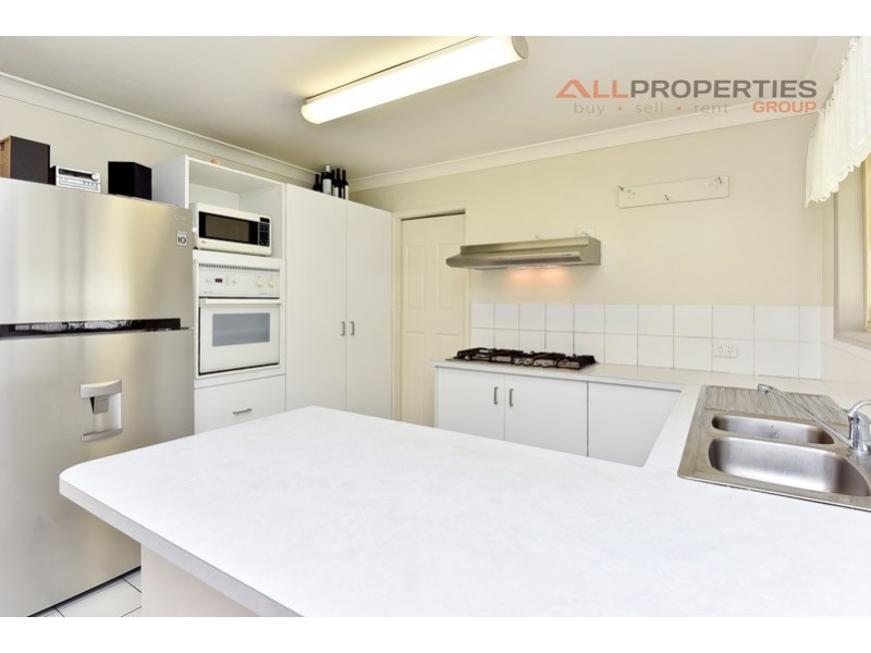 1 Learmonth Court, Hillcrest QLD 4118