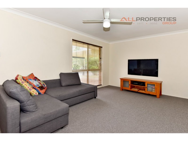 1 Learmonth Court, Hillcrest QLD 4118