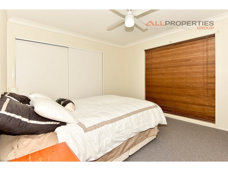 1 Learmonth Court, Hillcrest QLD 4118