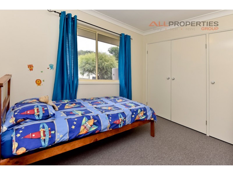 1 Learmonth Court, Hillcrest QLD 4118