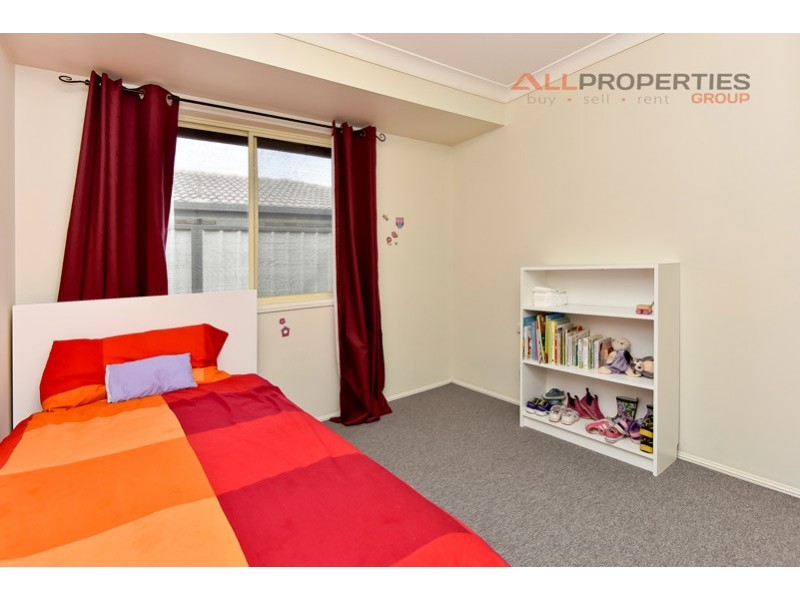 1 Learmonth Court, Hillcrest QLD 4118
