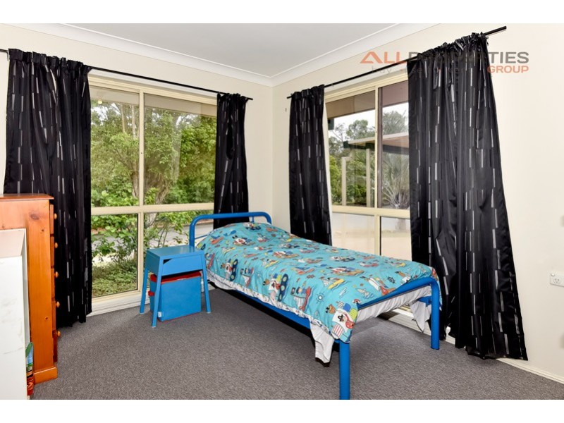 1 Learmonth Court, Hillcrest QLD 4118