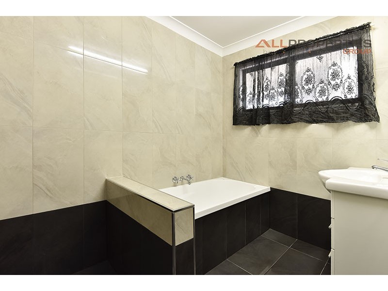 31 Dracon Street, Regents Park QLD 4118